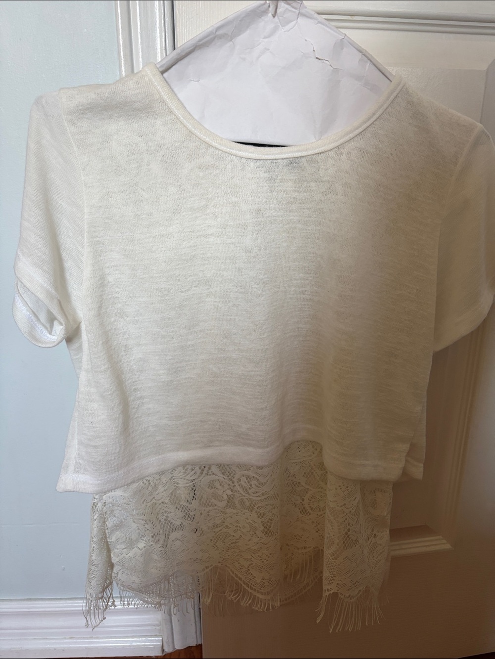 Lilly Lashes Cream Lace-Hem Crop Top